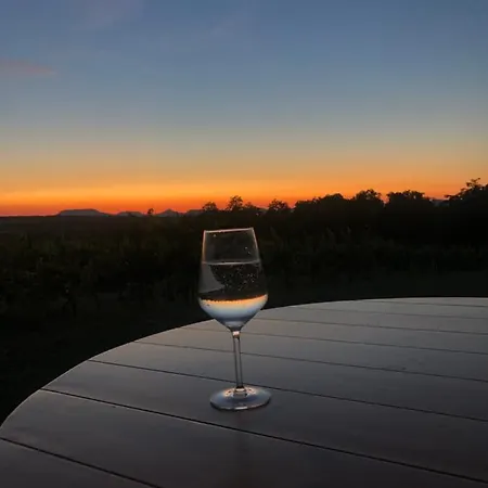 Balatoni Preshaziko Semesterbostad