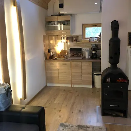 Balatoni Preshaziko Semesterbostad Szolosgyorok